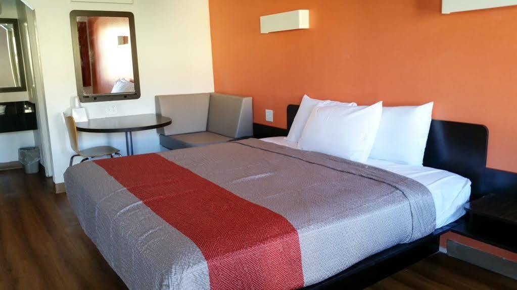 Motel 6-Blue Springs, Mo Extérieur photo